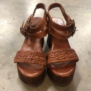 bed Stu brown platform heel